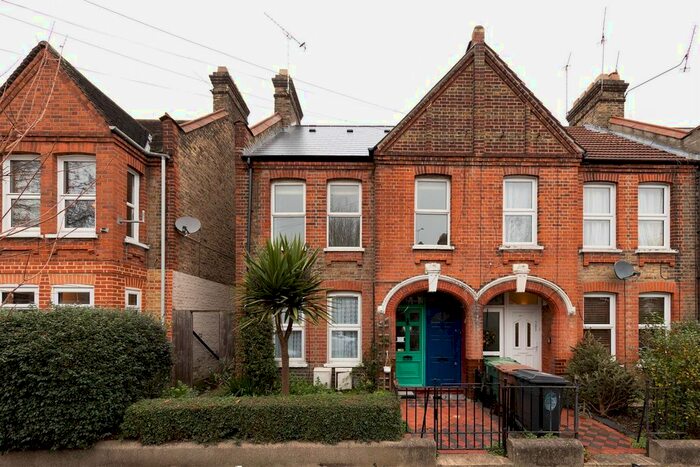 2 Bedroom Maisonette To Rent In Brettenham Road, London E17