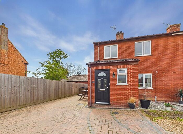 3 Bedroom Semi-Detached House For Sale In Smiths Yard, Great Staughton, St. Neots, PE19