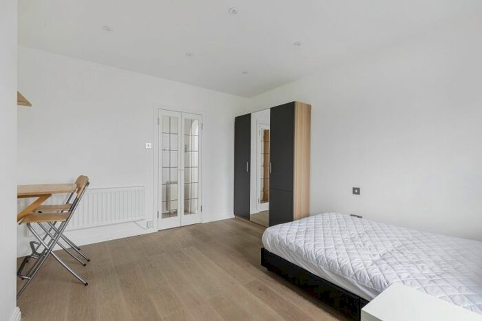 Studio To Rent In Grove End Road, London, NW8