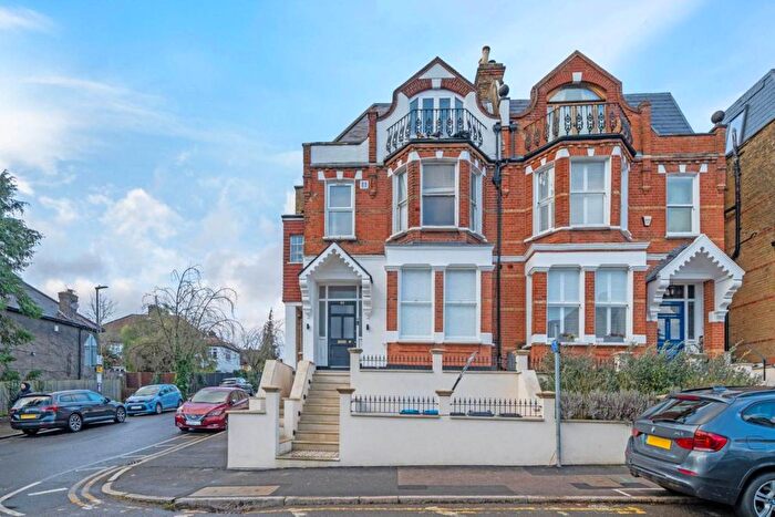 1 Bedroom Flat To Rent In Woodside, London, SW19