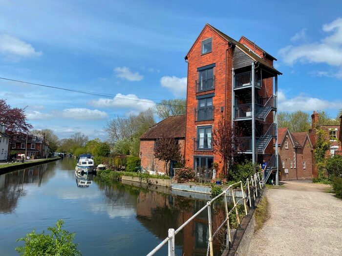 1 Bedroom Flat To Rent In The Granary, West Mills, Newbury, RG14