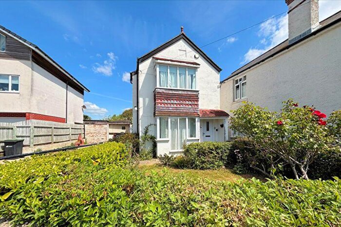 3 Bedroom Detached House For Sale In Hollybank, Lee-On-The-Solent, PO13