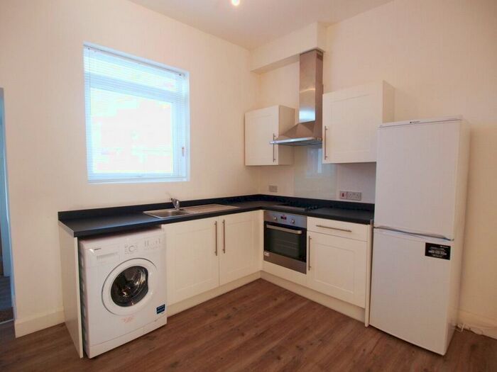 2 Bedroom Flat To Rent In Green Lanes, Manor House, N4