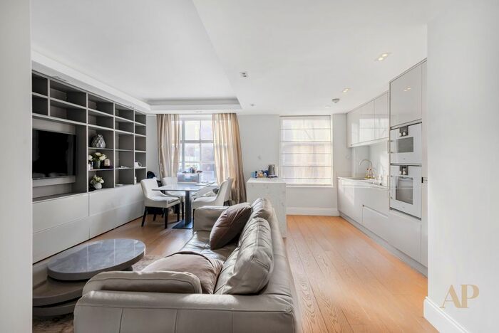 2 Bedroom Flat To Rent In Carrington House, Hertford Street, London, W1J