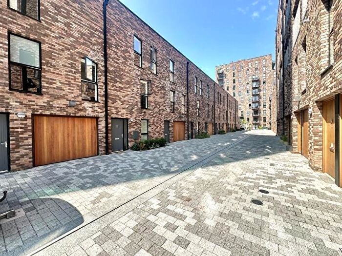 3 Bedroom House To Rent In Lockgate Mews, Manchester, Greater Manchester, M4