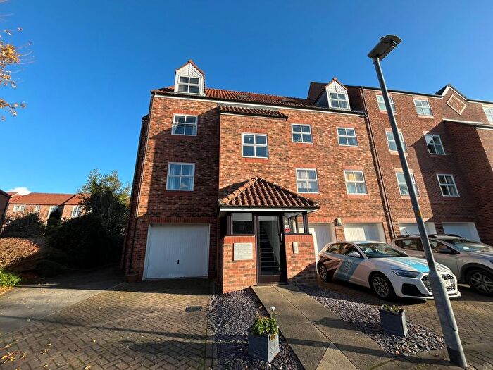 2 Bedroom Flat To Rent In Nursery Gardens, Thirsk, North Yorkshire, YO7