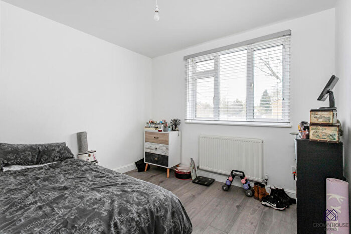 2 Bedroom Flat For Sale In Days Mead, Hatfield, Hertfordshire, AL10