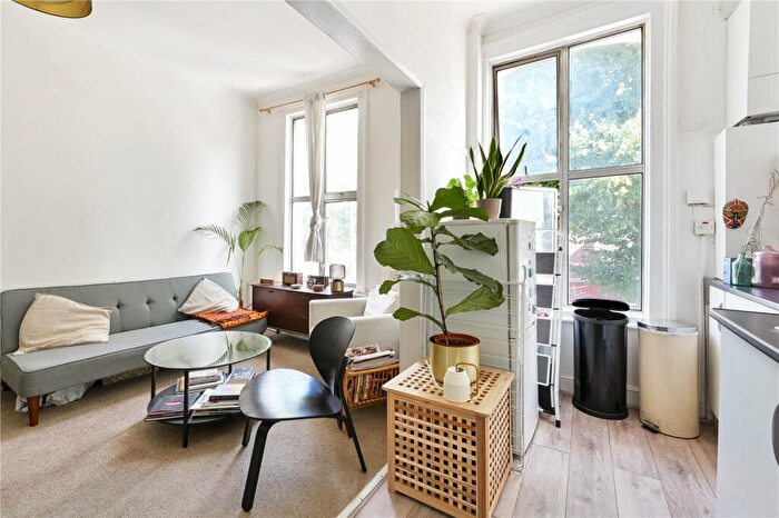 1 Bedroom Apartment For Sale In Newington Green Road, London, N1