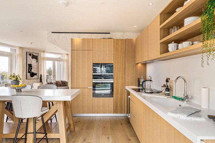 3 Bedroom Flat To Rent In Wilshire House, Prospect Way, London, London, SW11