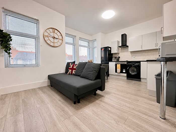 2 Bedroom Maisonette To Rent In Romford, RM1