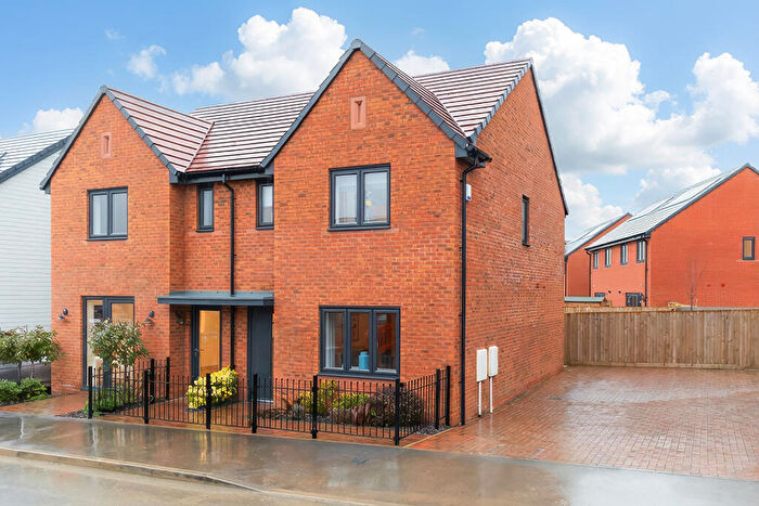 3 Bedroom Semi Detached House For Sale In Lawrence Avenue, Shrivenham, SN6