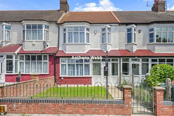 3 Bedroom Terraced House For Sale In Dorchester Avenue, Palmers Green, N13