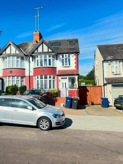 4 Bedroom Semi-Detached House To Rent In Woodleigh Avenue, London, N12