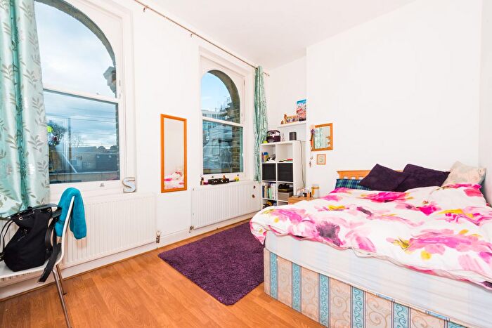 2 Bedroom Flat To Rent In Ferndale Road, Brixton, SW9