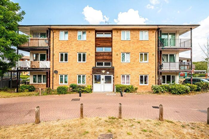 2 Bedroom Flat For Sale In Blackburn Way, Hounslow, TW4