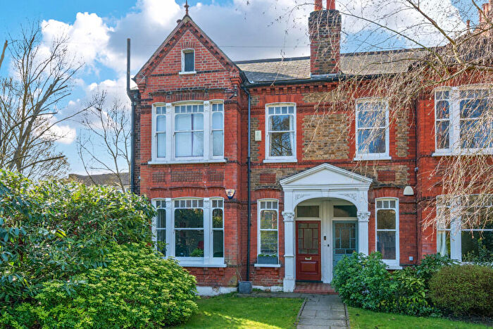 2 Bedroom Maisonette For Sale In Croxted Road, Dulwich, London, SE21