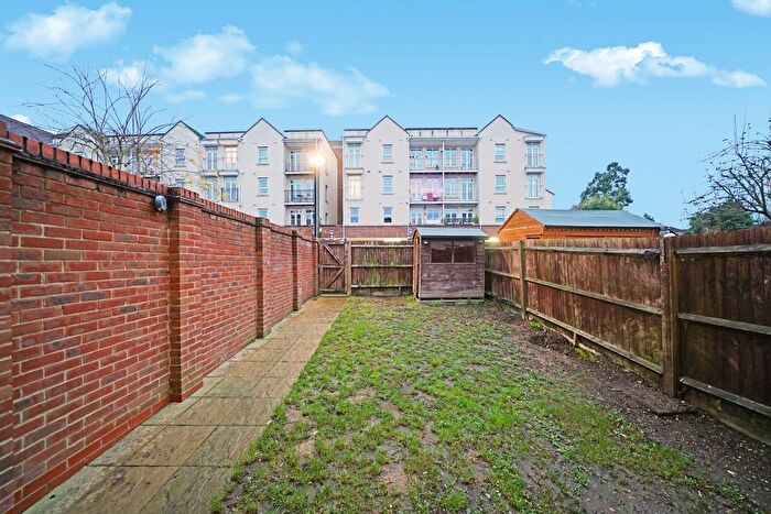 4 Bedroom Semi Detached House To Rent In Church Hill Road, Barnet, EN4