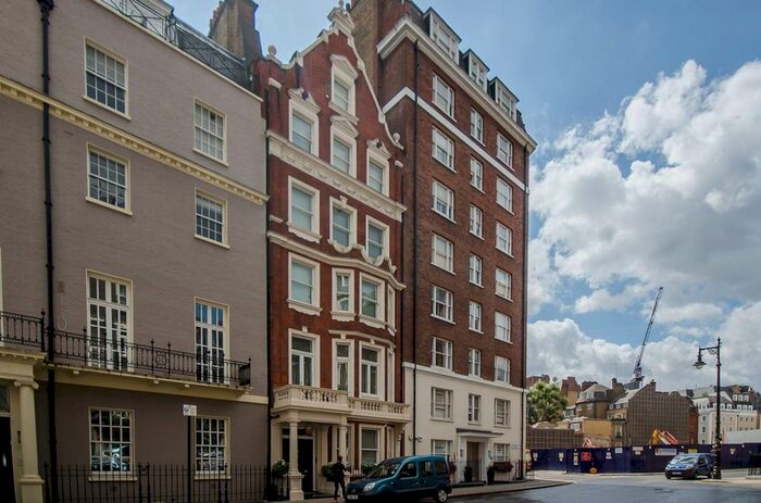 2 Bedroom Flat To Rent In Hill Street, Mayfair, London, W1J