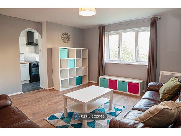 1 Bedroom Flat To Rent In Bridge Meadows, London, SE14