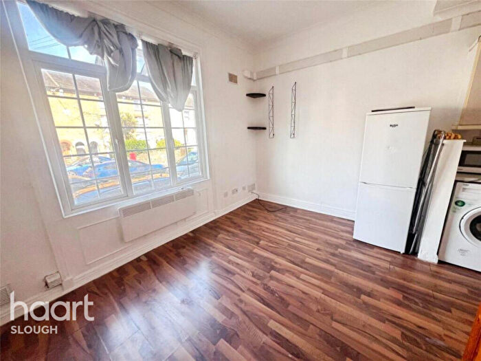 Studio To Rent In Hencroft Street South, Slough, SL1