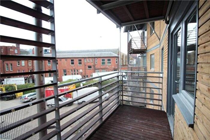 2 Bedroom Apartment To Rent In North Crescent, LS2