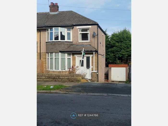 3 Bedroom Semi-Detached House To Rent In Kenley Parade, Bradford BD7