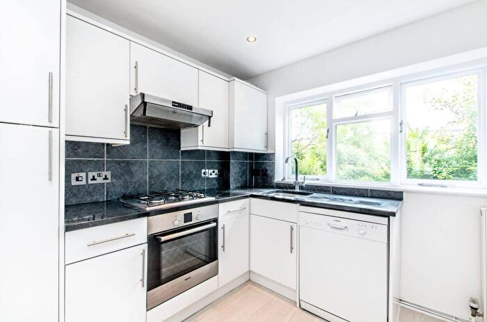 1 Bedroom Flat To Rent In Chalcot Road, Primrose Hill, London, NW1