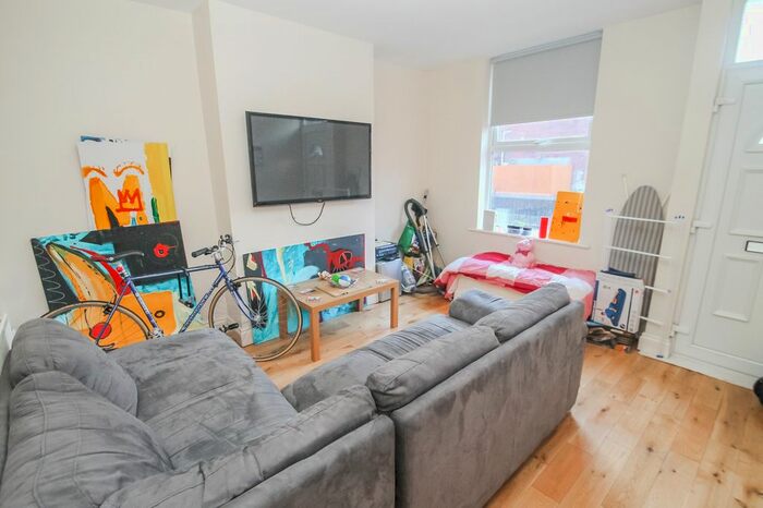 5 Bedroom End Of Terrace House To Rent In Beamsley Terrace, Hyde Park, Leeds, LS6