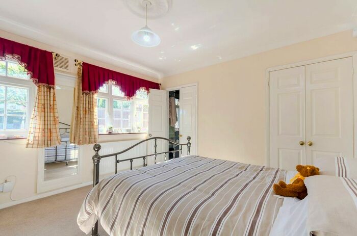 3 Bedroom Bungalow To Rent In York Road, Sutton, SM2