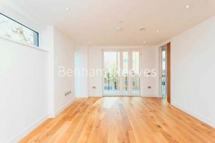 3 Bedroom Flat To Rent In Masefield Court, Maida Vale, W9