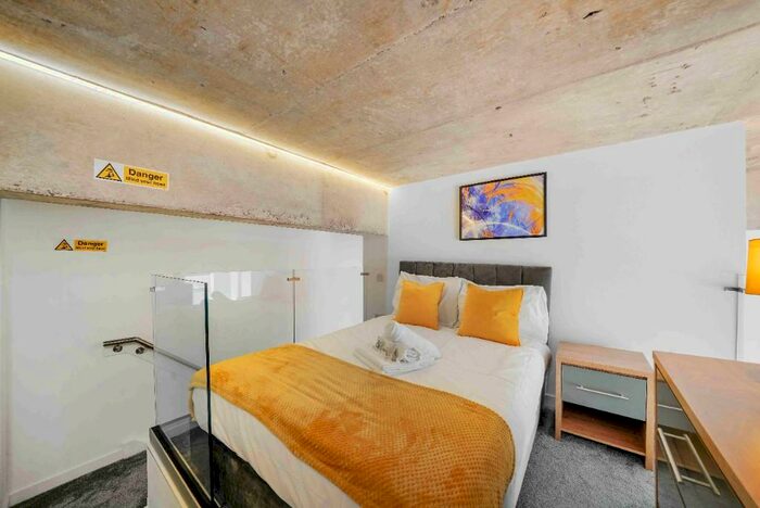 1 Bedroom Flat To Rent In Metro Court, High St, West Bromwich, B70