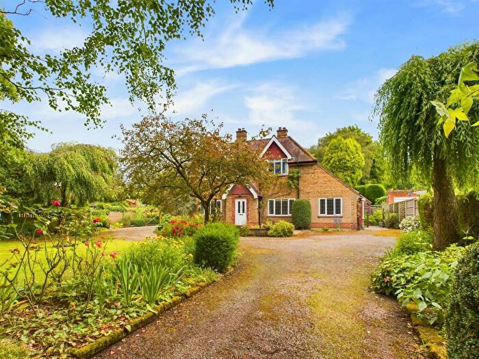 3 Bedroom Detached House For Sale In Honeyknab Lane, Oxton, Nottingham, NG25