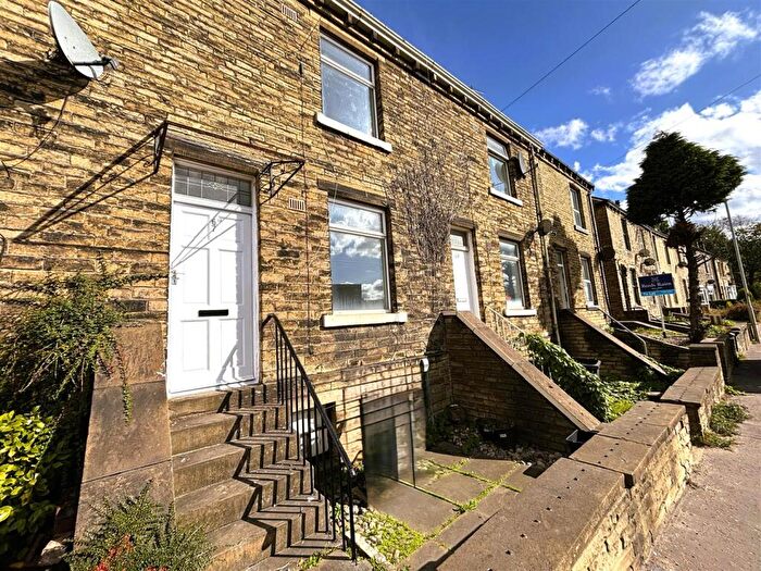 3 Bedroom Terraced House For Sale In Wakefield Road, Brighouse, HD6