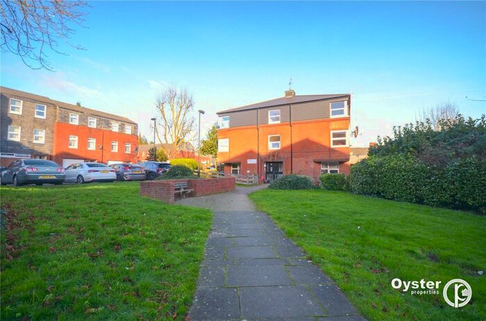 2 Bedroom Flat To Rent In Tash Place, London, N11