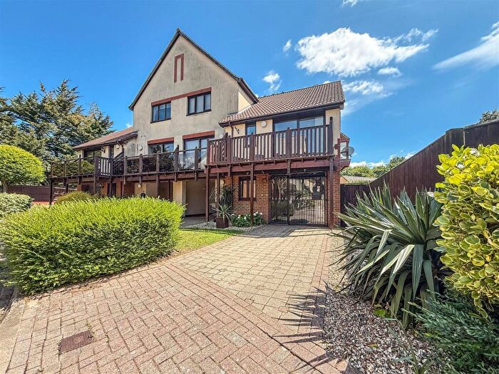 3 Bedroom End Of Terrace House For Sale In Coverack Way, Port Solent, PO6