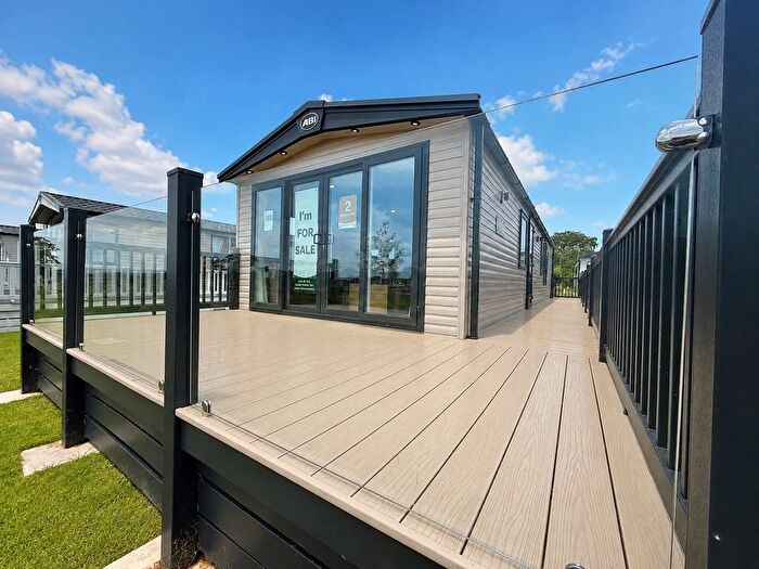 2 Bedroom Park Home For Sale In Bowland Fell Holiday Park, Tosside Skipton, BD23