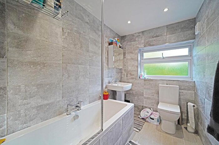 2 Bedroom Semi-Detached House For Sale In Stratford Road, Hockley Heath, B94