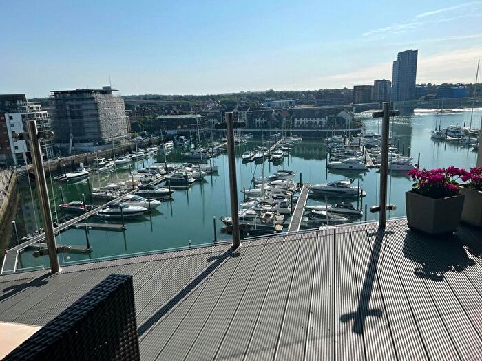 2 Bedroom Flat For Sale In Maritime Walk, Ocean Village, Southampton, Hampshire, SO14