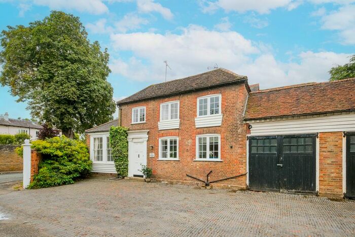 2 Bedroom Semi-Detached House To Rent In Coopers Lane, Potters Bar, EN6