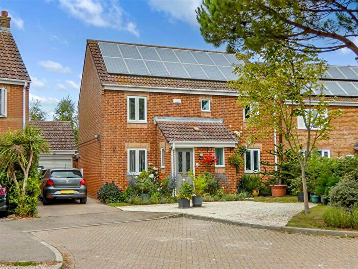 4 Bedroom Detached House For Sale In Toddington Park, Littlehampton, BN17