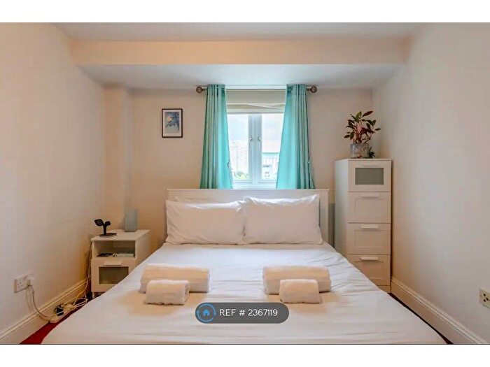2 Bedroom Flat To Rent In Calder Court, London, SE16