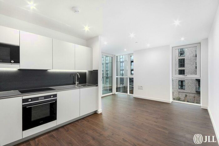 2 Bedroom Apartment To Rent In Hartingtons Court, London, N4