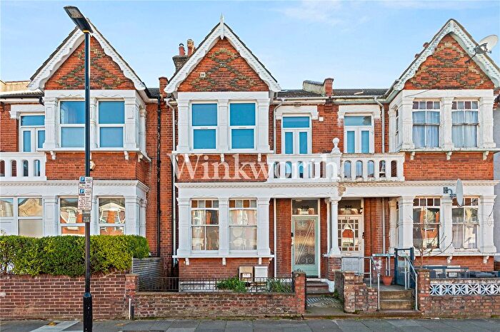2 Bedroom Flat For Sale In Mount Pleasant Road, London, N17