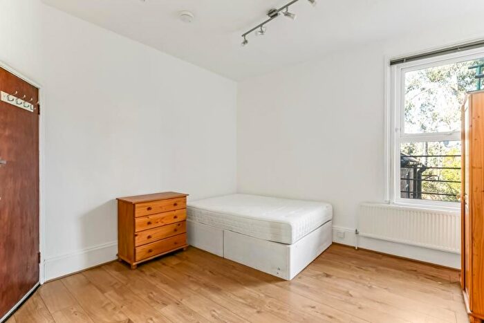 Studio To Rent In Teignmouth Road, Brondesbury, NW2