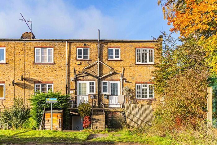 3 Bedroom Maisonette To Rent In Town Centre Location, HP3