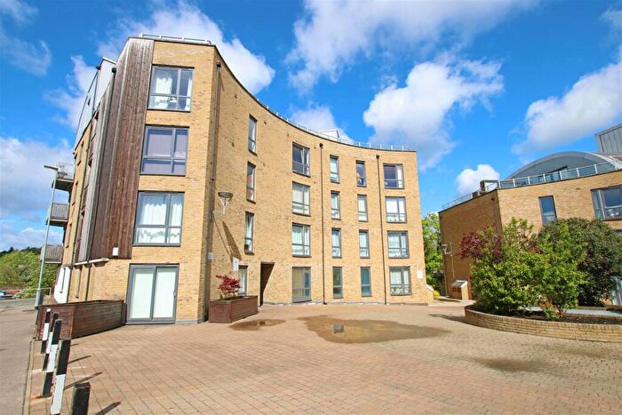 2 Bedroom Flat For Sale In Elder Court, Mead Lane, Hertford, SG13