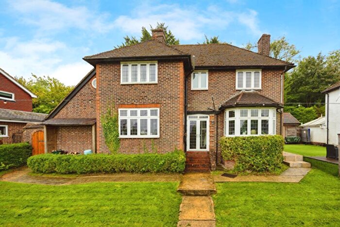 4 Bedroom Detached House For Sale In Beechcroft Drive, Guildford, Surrey, GU2