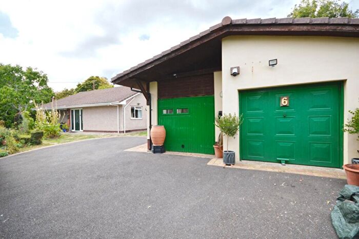 3 Bedroom Detached Bungalow For Sale In Vicarage Road, Bishopsworth, Bristol, BS13