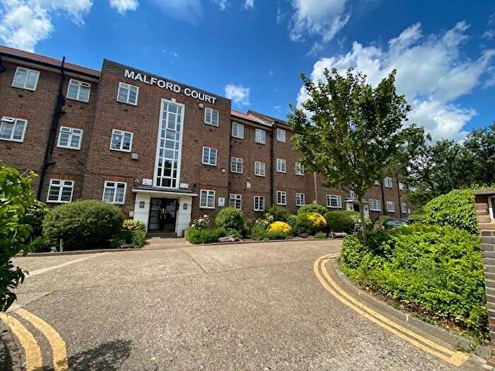 3 Bedroom Flat For Sale In The Drive, London, E18