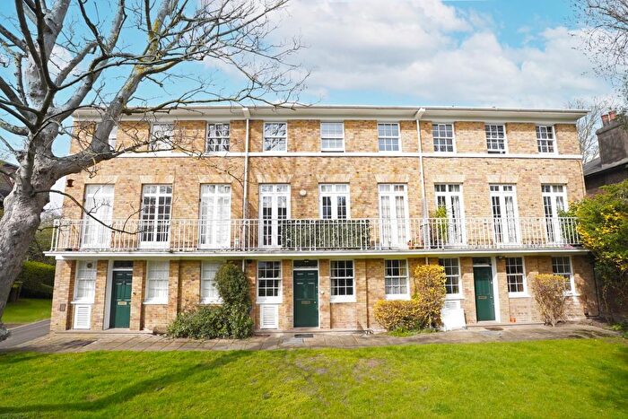 1 Bedroom Flat For Sale In Langford Green, Camberwell, London, SE5